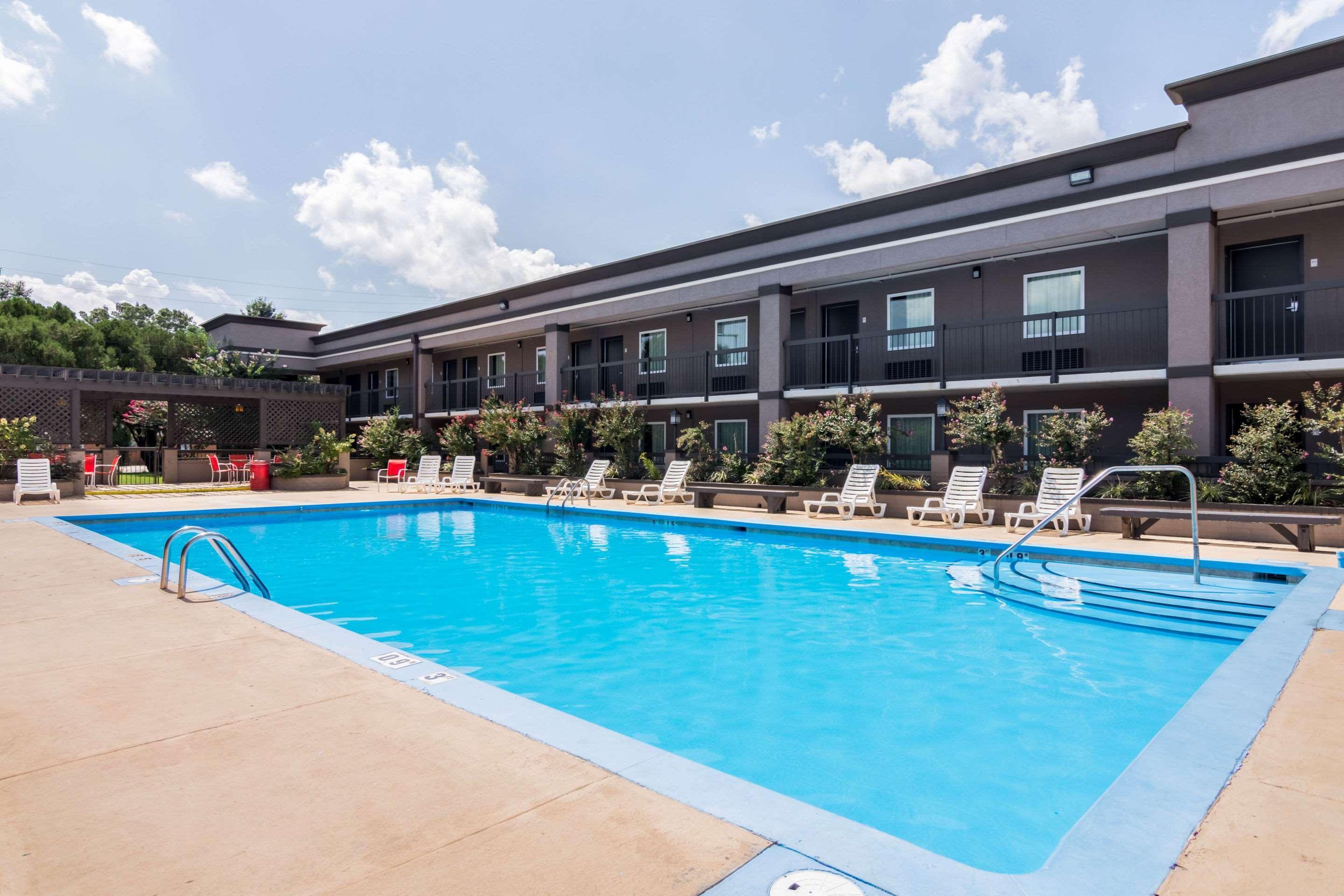Clarion Inn & Suites Russellville I-40 Exterior photo