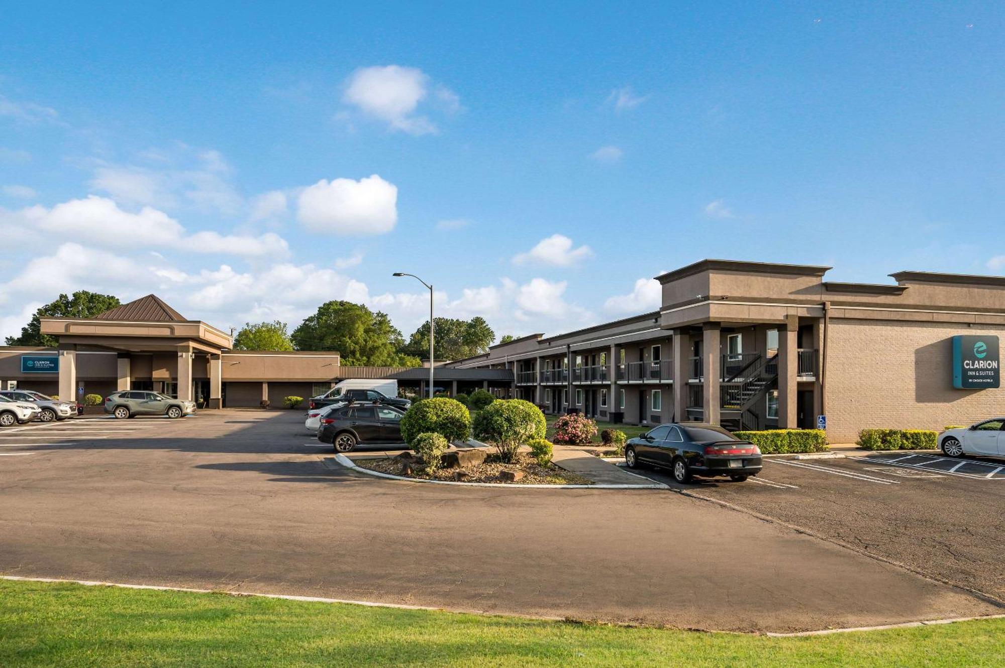 Clarion Inn & Suites Russellville I-40 Exterior photo
